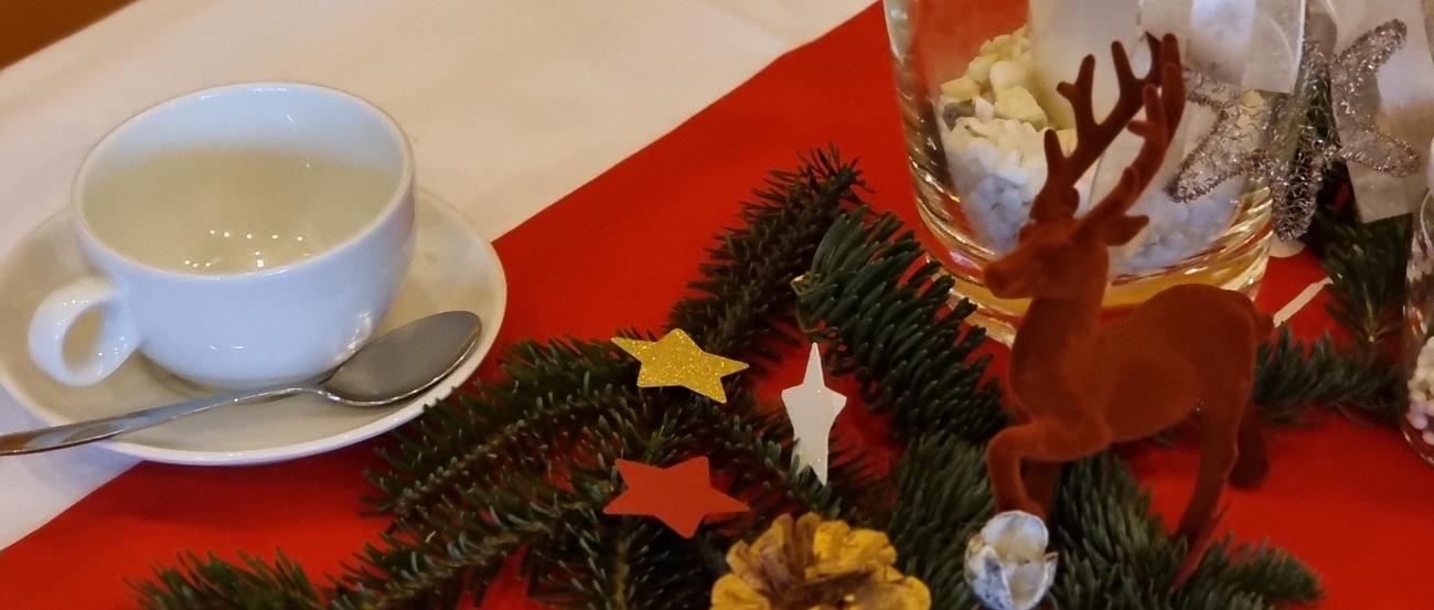 2023-12-06-kfd-adventskaffee_38