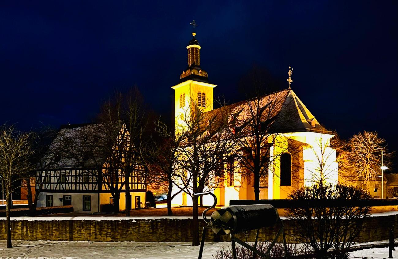 Die KIrche von Herschweisen im Schnee