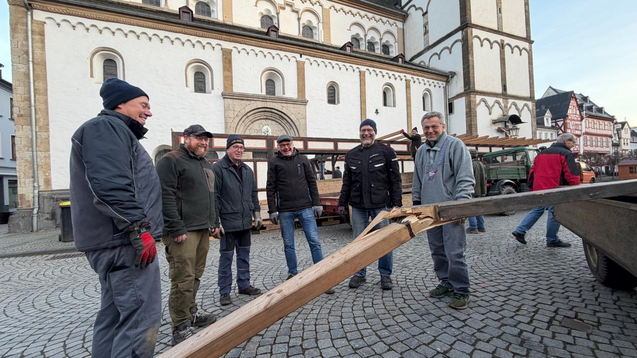 Krippenhüttenaufundabbauteam